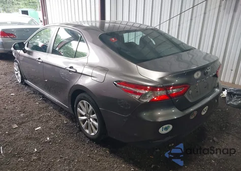 2018 Toyota Camry Le из США, поврежденный, VIN 4T1B11HK2JU099931